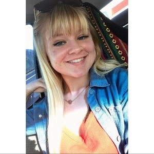 Meet your Posher, Chloe